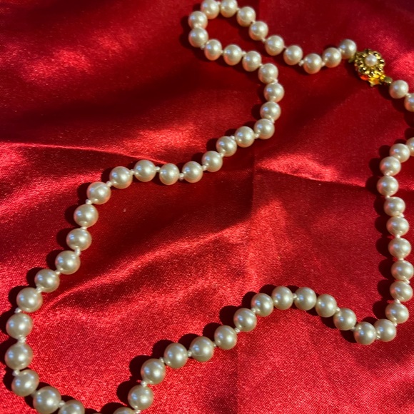 String of faux pearls classic style - Picture 5 of 15